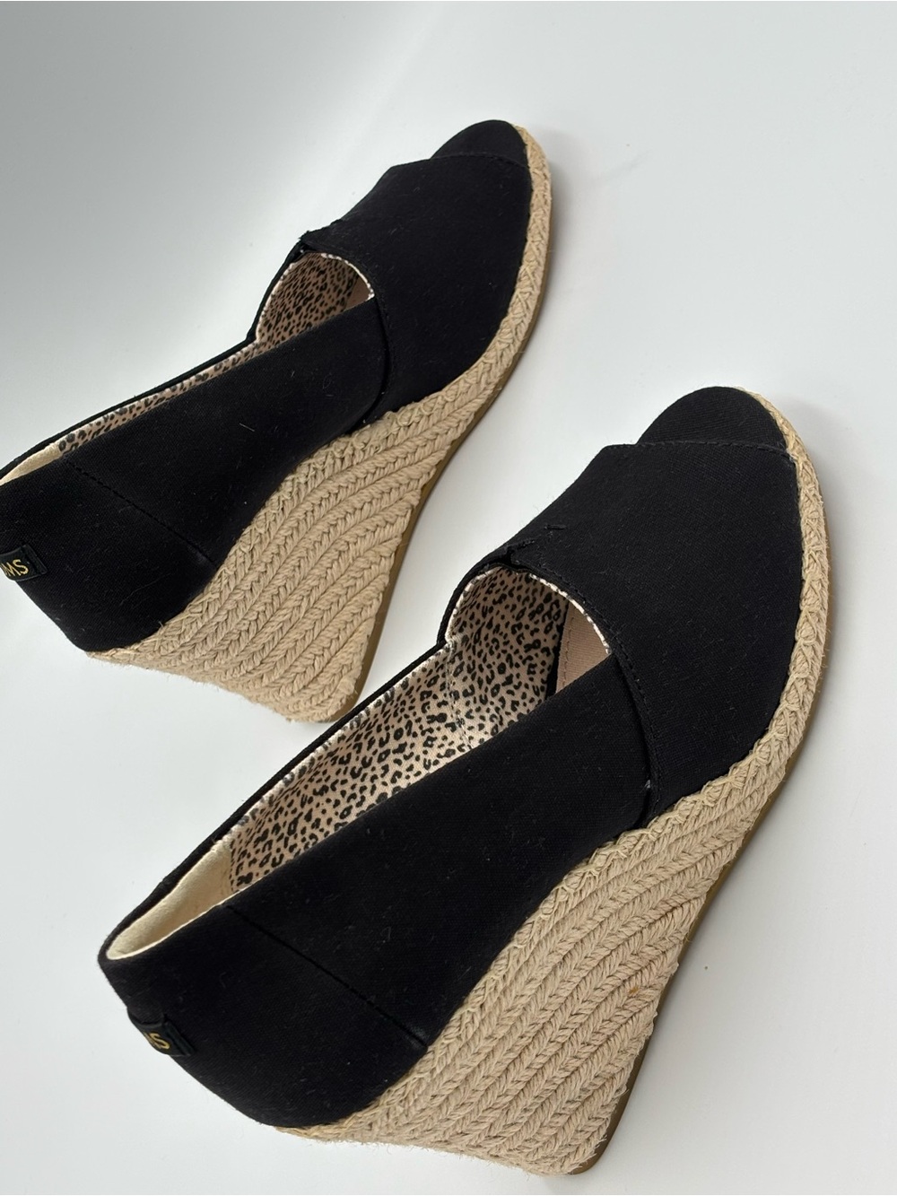 TOMS Women’s Black Canvas Peep Toe Espadrille Wedge Heels Size 7.5 Never Worn